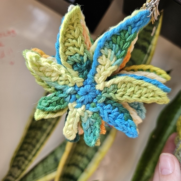 Mary Jane - Maple Leaf - Reefer - Pot - Handmade earrings - Picture 12 of 16